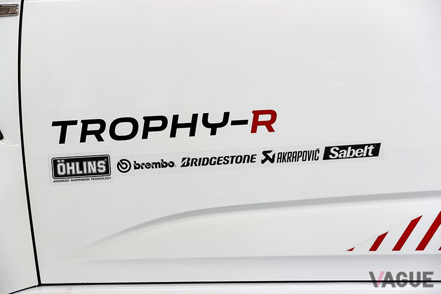メガーヌ R.S. トロフィーR のエンブレム