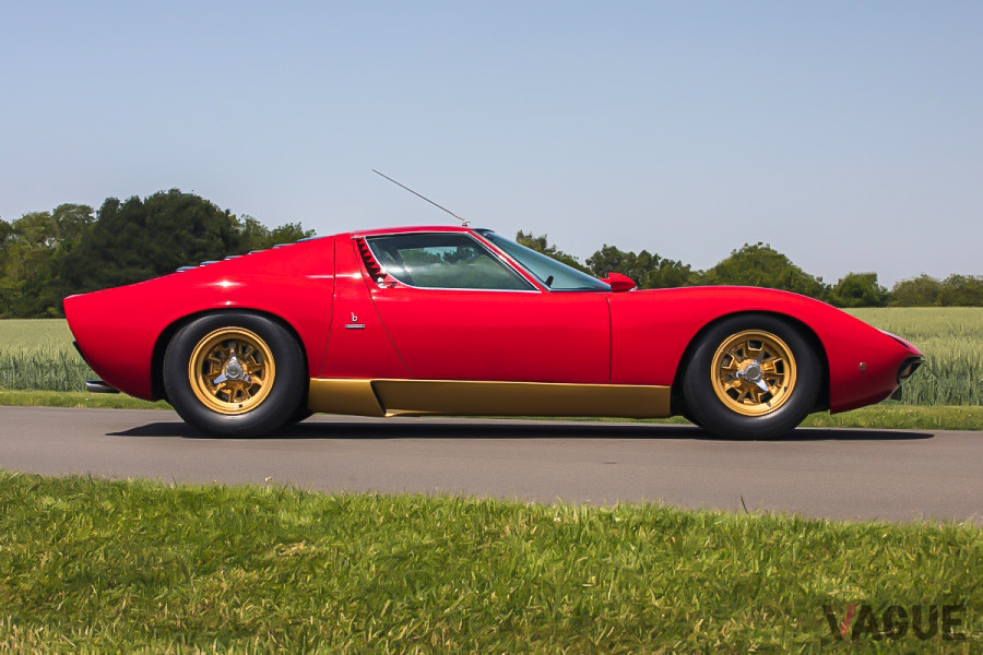右ハンドル仕様の1972年型ランボルギーニ「ミウラP400SV」は、191万2500ポンド（邦貨換算約2億6490万円）で落札（C）SILVERSTONE AUCTIONS