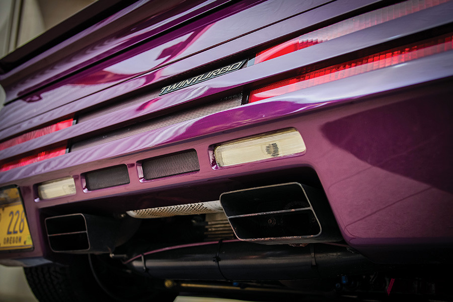 ベクター「W8」のマフラーはスクエアなデザインとなっている（C）2020 Courtesy of RM Sotheby's