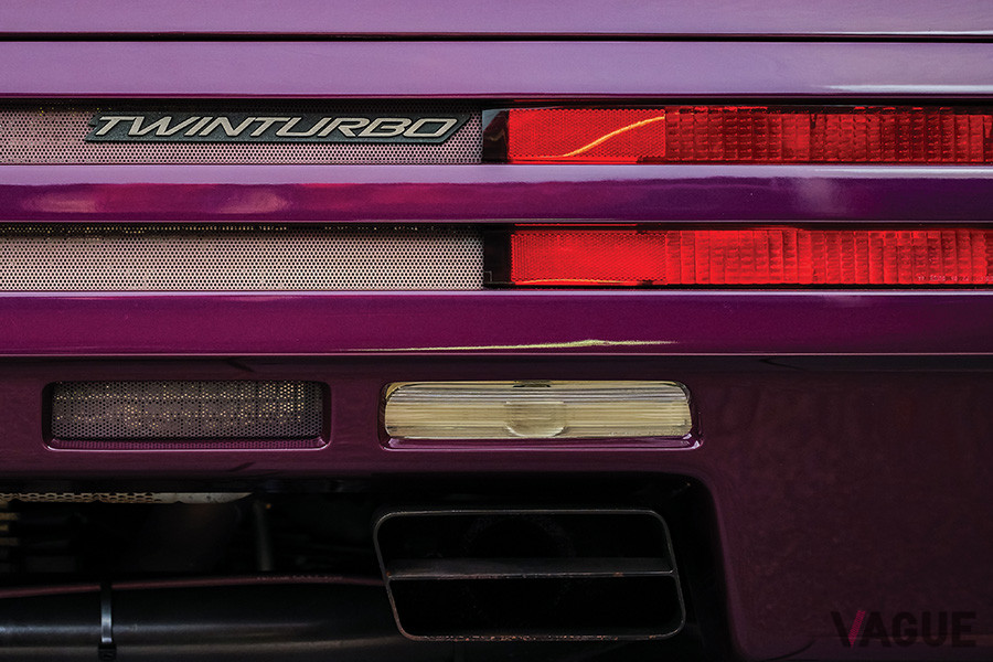 リアにはツインターボのバッヂ（C）2020 Courtesy of RM Sotheby's