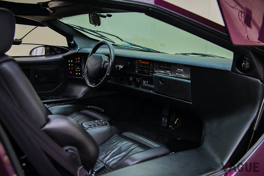 1980年代の最先端のデジタル機器で構成されたコックピット（C）2020 Courtesy of RM Sotheby's
