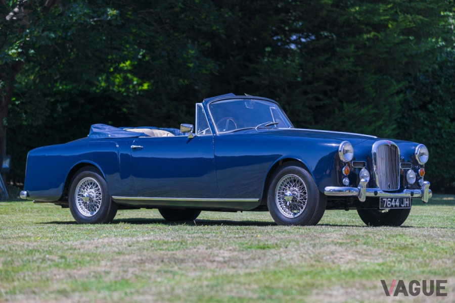 1960年式アルヴィス「TD21シリーズ1 ドロップヘッド」は、約688万円で落札（C）SILVERSTONE AUCTIONS