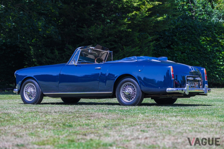 1960年式アルヴィス「TD21シリーズ1 ドロップヘッド」は、約688万円で落札（C）SILVERSTONE AUCTIONS