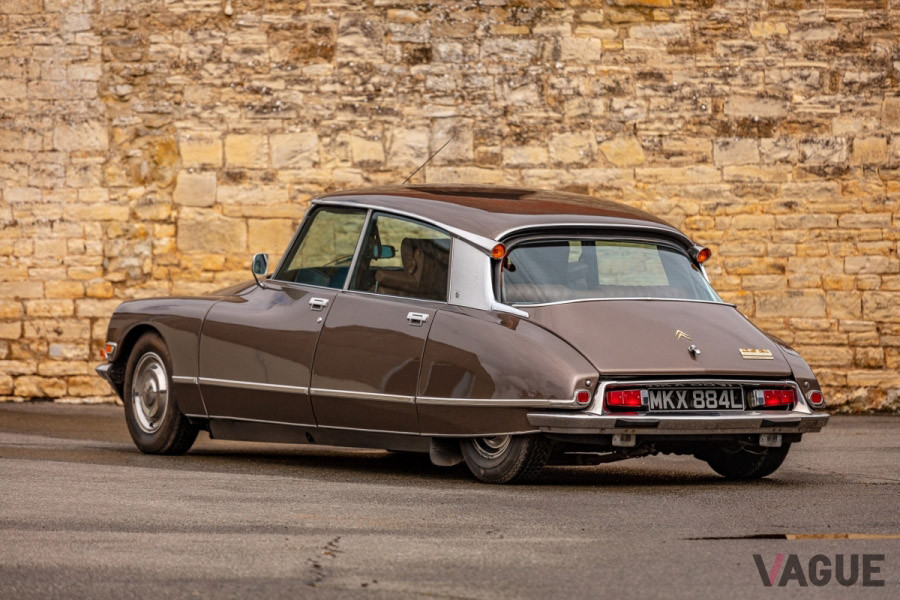 3万1500ポンド（邦貨換算約436万円）で落札されたシトロエン「DS21 EFI PALLAS」（C）SILVERSTONE AUCTIONS