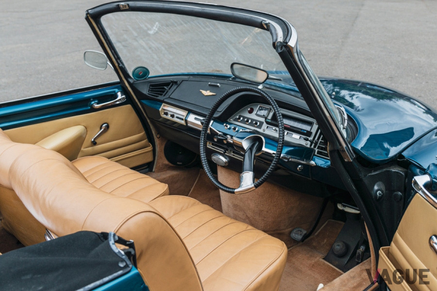 14万8500ポンド（邦貨換算約2060万円）で落札されたシトロエン「DS19M デカポタブル coachwork by アンリ・シャプロン」（C）SILVERSTONE AUCTIONS