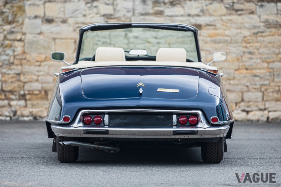 13万5000ポンド（邦貨換算約1870万円）で落札されたシトロエン「DS21デカポタブル coachwork by アンリ・シャプロン」（C）SILVERSTONE AUCTIONS