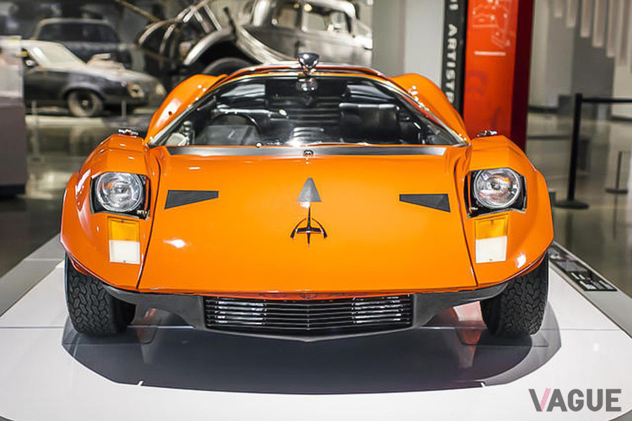 珍しい、ヘッドライト点灯時の姿（C）Bonhams