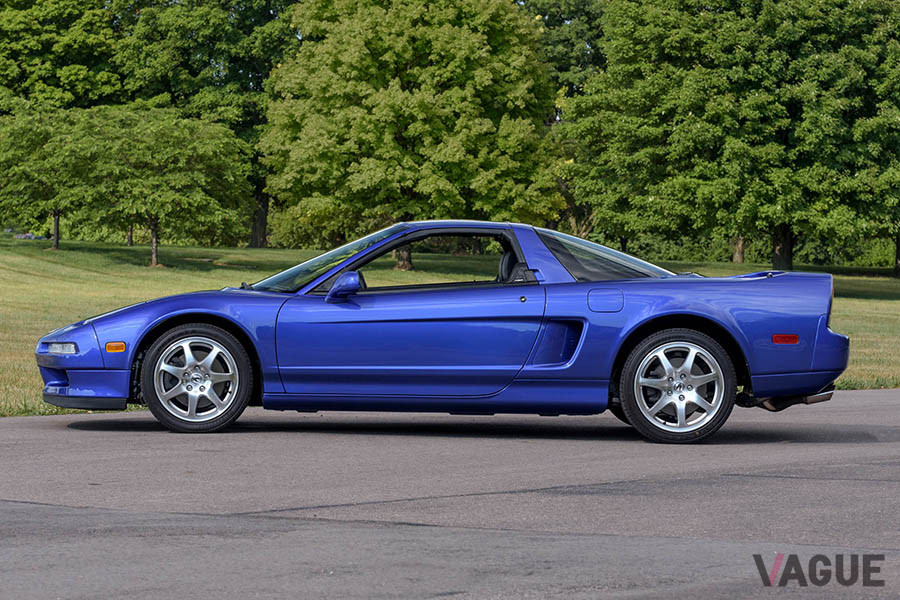 ルーフと取り付けた状態のアキュラ「NSX-T」