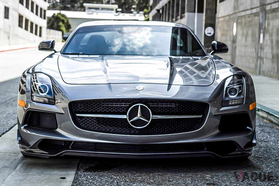 およそ4300万円で落札された2014年式メルセデス・ベンツ「SLS AMGブラックシリーズ」