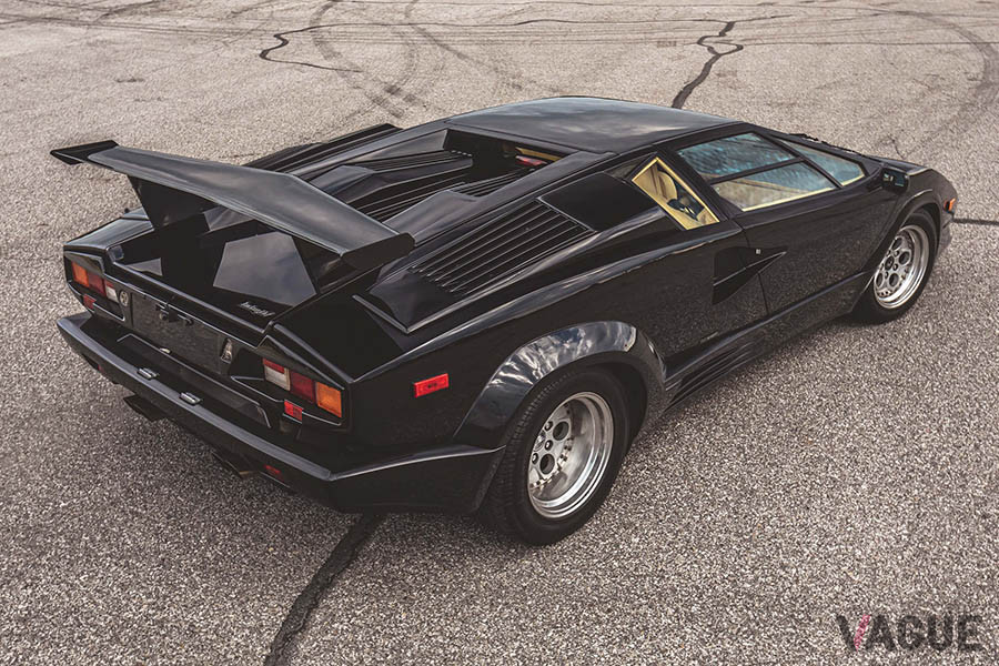 約2900万円で落札された1989年式ランボルギーニ「カウンタック25thアニバーサリー」（C）2020 Courtesy of RM Sotheby's