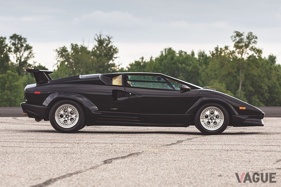 約2900万円で落札された1989年式ランボルギーニ「カウンタック25thアニバーサリー」（C）2020 Courtesy of RM Sotheby's