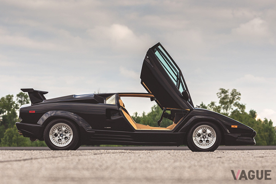 約2900万円で落札された1989年式ランボルギーニ「カウンタック25thアニバーサリー」（C）2020 Courtesy of RM Sotheby's