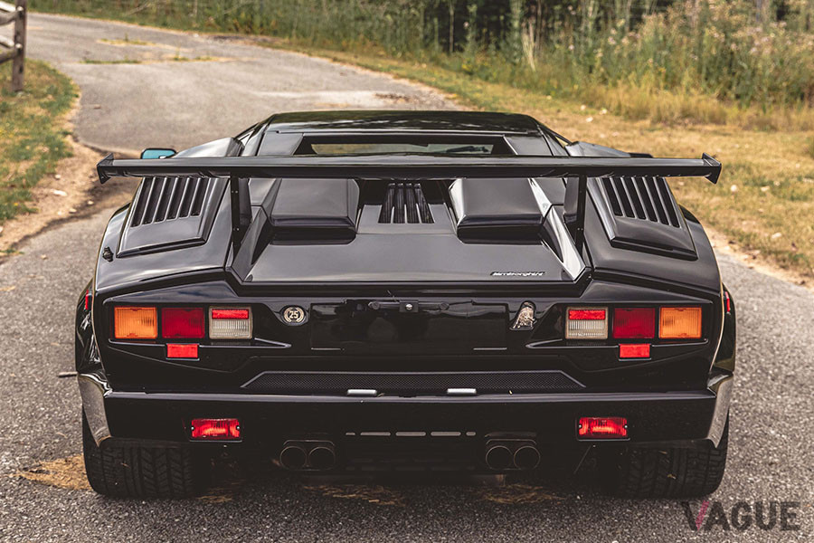 約2900万円で落札された1989年式ランボルギーニ「カウンタック25thアニバーサリー」（C）2020 Courtesy of RM Sotheby's