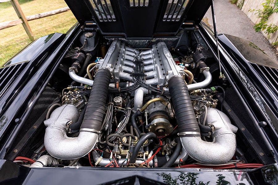 約2900万円で落札された1989年式ランボルギーニ「カウンタック25thアニバーサリー」（C）2020 Courtesy of RM Sotheby's