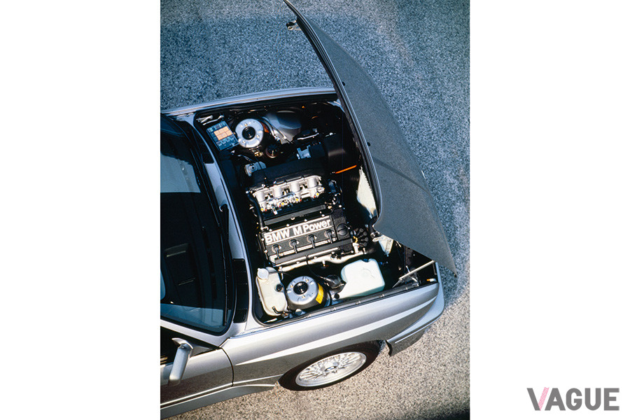 1980年代のBMWは、逆アリゲーター式が主流だった