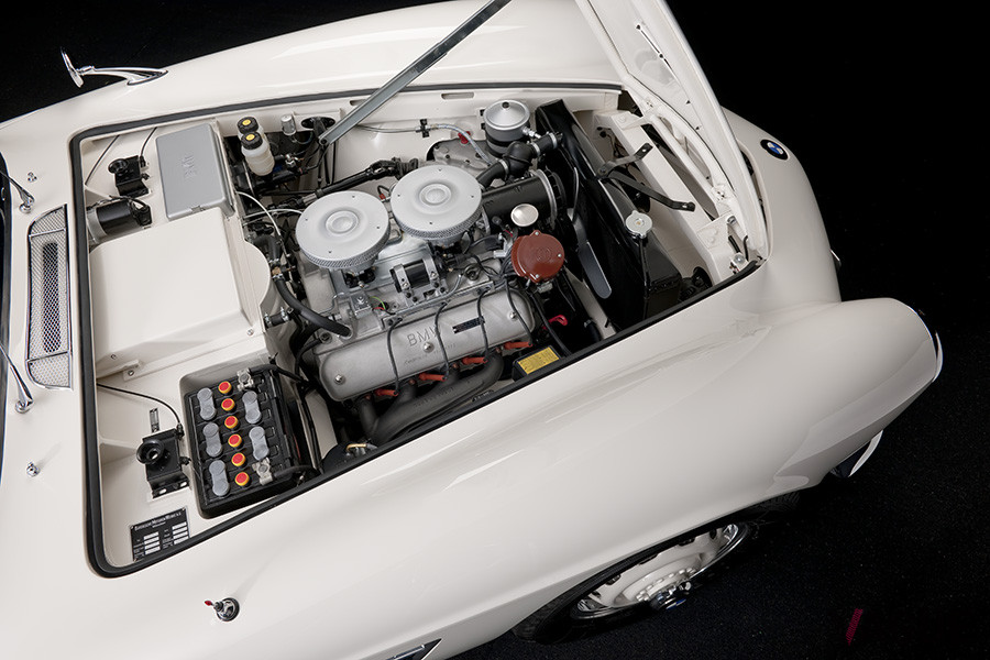 BMW「507」の時代はもちろん逆アリゲーター式