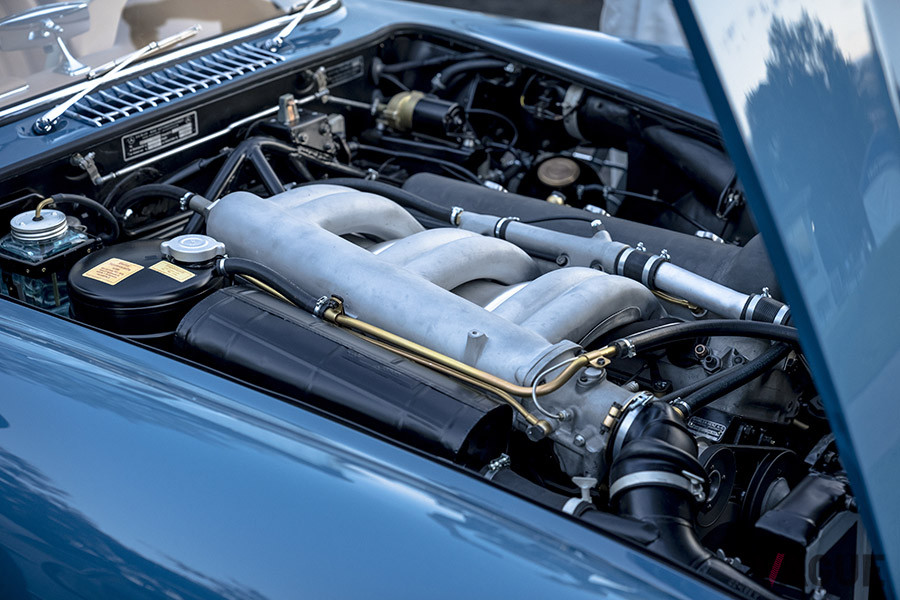 メルセデス・ベンツ「300SL」は、逆アリゲーター式に開く