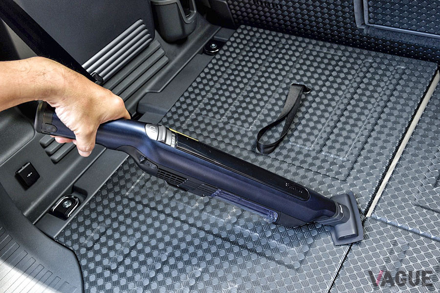 車内のゴムラバーマットなどには、「マルチノズル」をセットして吸引