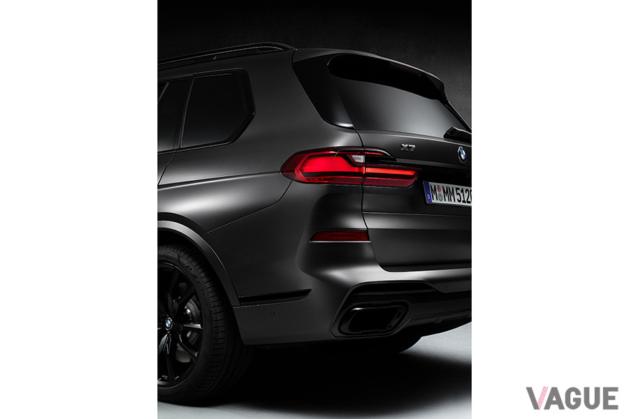 BMW Individual ハイグロス・シャドー・ライン・エクステンデッドには、ブラック・キドニー・グリル、バンパー・インサート、ドア・ミラー、エア・ブリーザーが含まれる