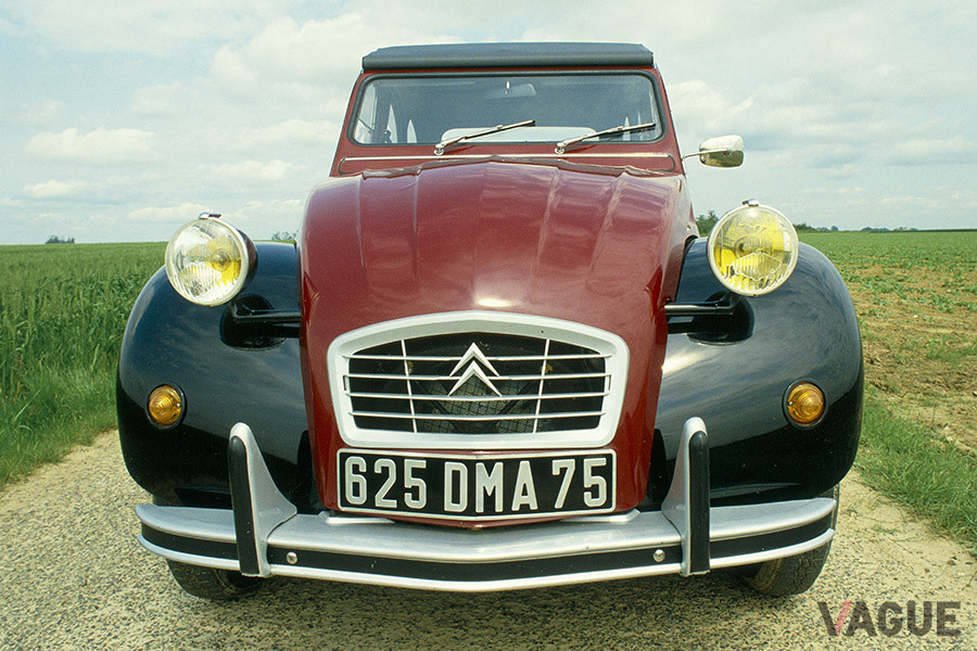 フランス車のヘッドライトといえば、かつては黄色が定番だった