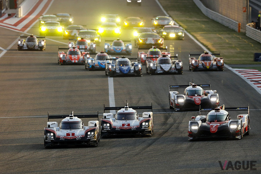 ル・マン24時間レースでは、プロトタイプレーシングカーのカテゴリが白色、市販車ベースのカテゴリが黄色となっている