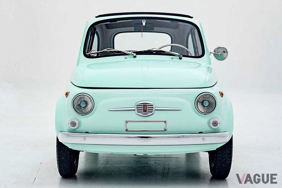 1957年から1975年に製造されたチンクエチェント・クラシケをレストアし、電気自動車として蘇った「FIAT 500 ev」