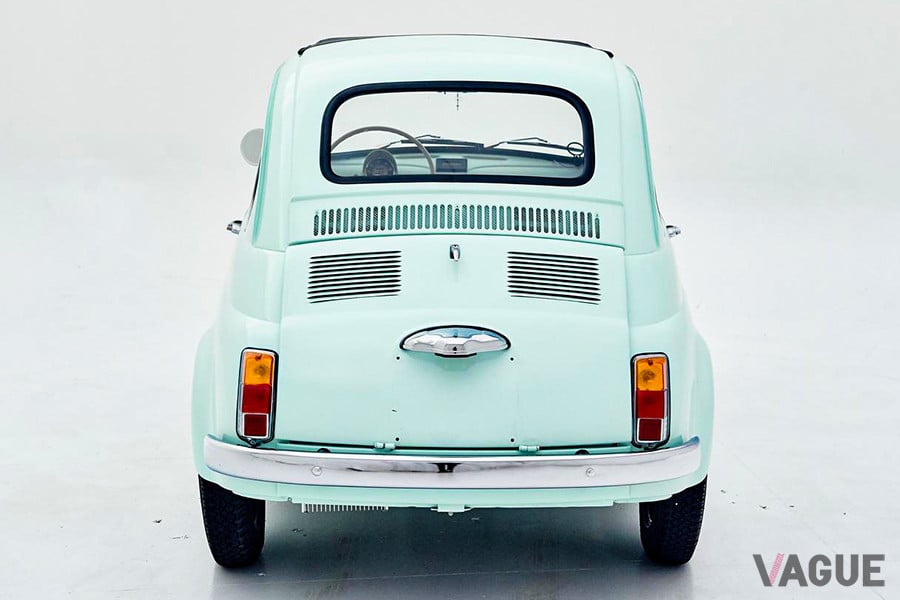 1957年から1975年に製造されたチンクエチェント・クラシケをレストアし、電気自動車として蘇った「FIAT 500 ev」
