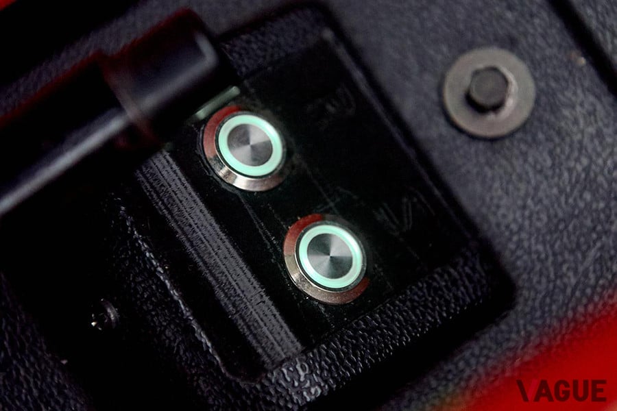 EV化に伴って追加で装着される部品も、オリジナルのデザインを損なわないように控えめだ