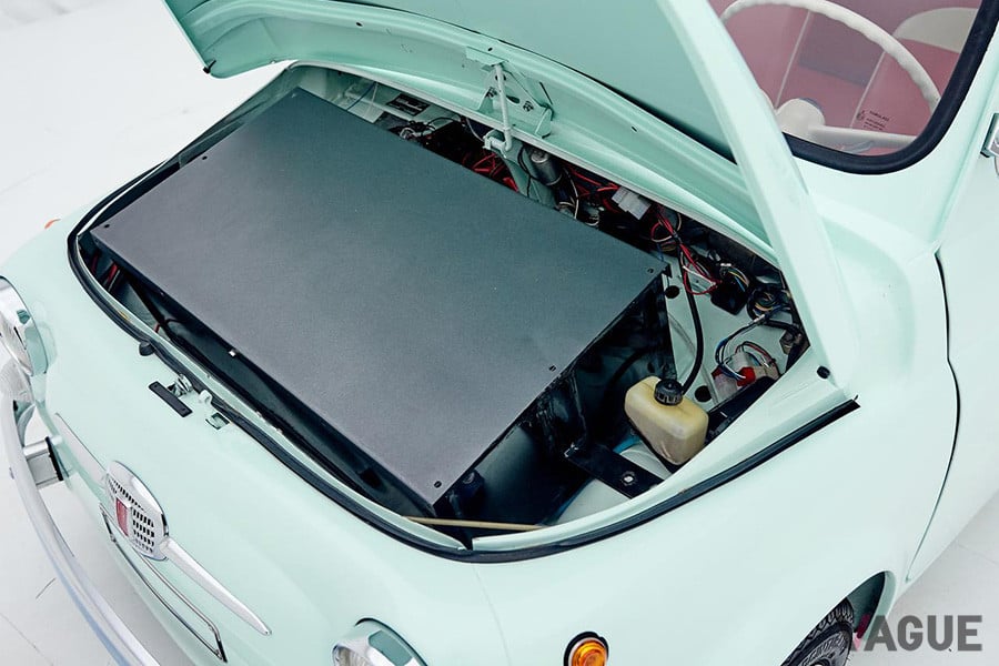 フロントにバッテリーを搭載