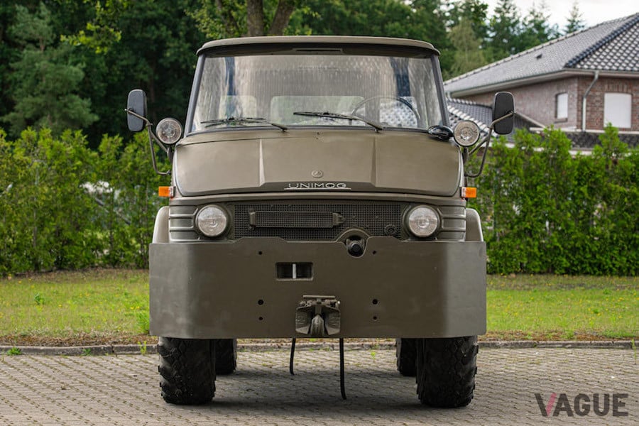 1974年にドイツ陸軍に納入されたメルセデス・ベンツ「ウニモグ406デュアルキャビン」（C）Bonhams 2001-2020