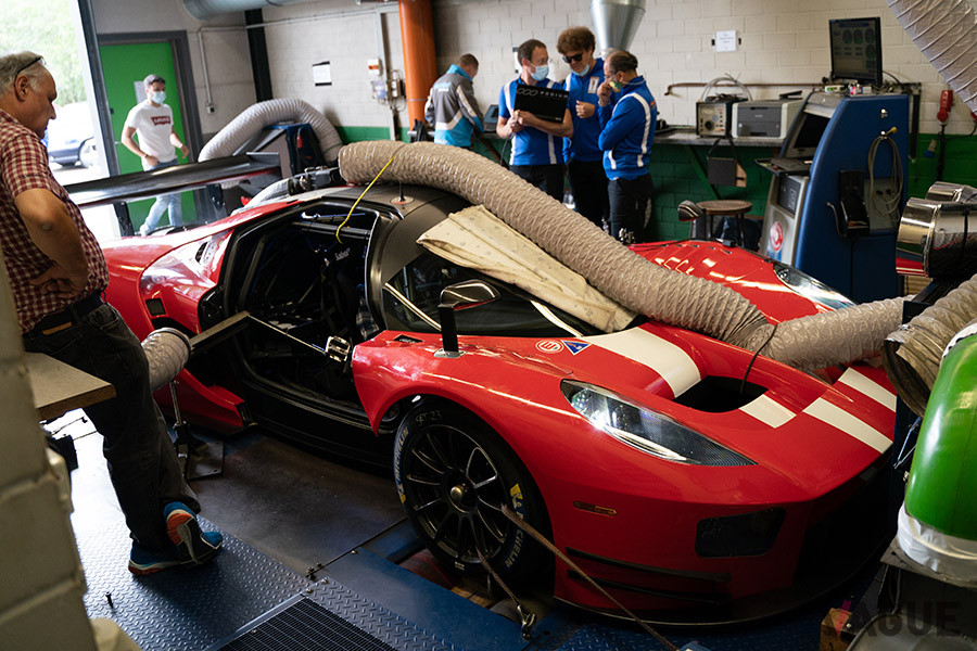 6.2リッターのV8エンジンはGT3の規定ではあまりにもパワフルなので、パワーチェックをしながら、レースでのBOP（レースでの性能調整）用のリストリクター（吸気規制）を受ける