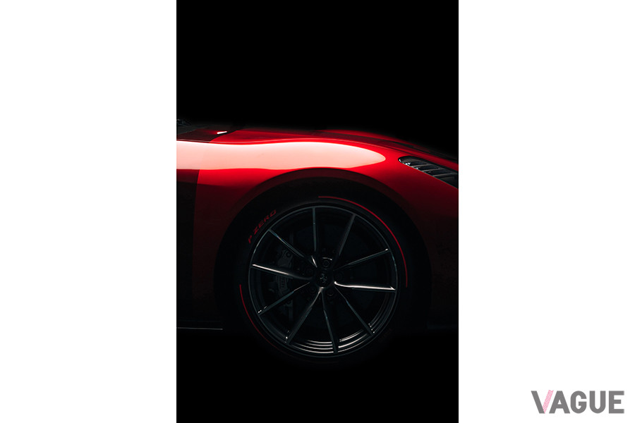 ベースの「812スーパーファスト」のボディパネルを流用したパートは一切ない