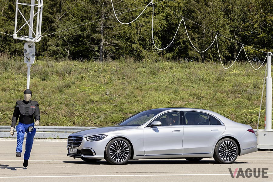 メルセデス・ベンツ新型「Sクラス」セーフティテストの様子