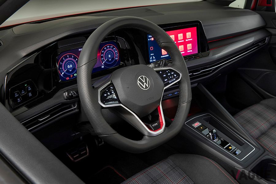 新型8代目「ゴルフGTI」のインパネ（DSGモデル）