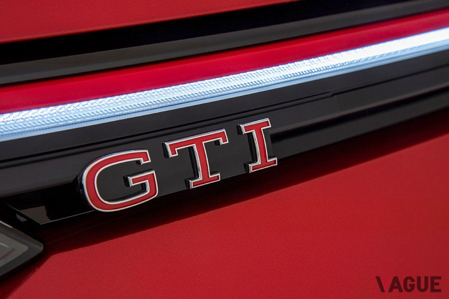 新型8代目「ゴルフGTI」のGTIロゴ