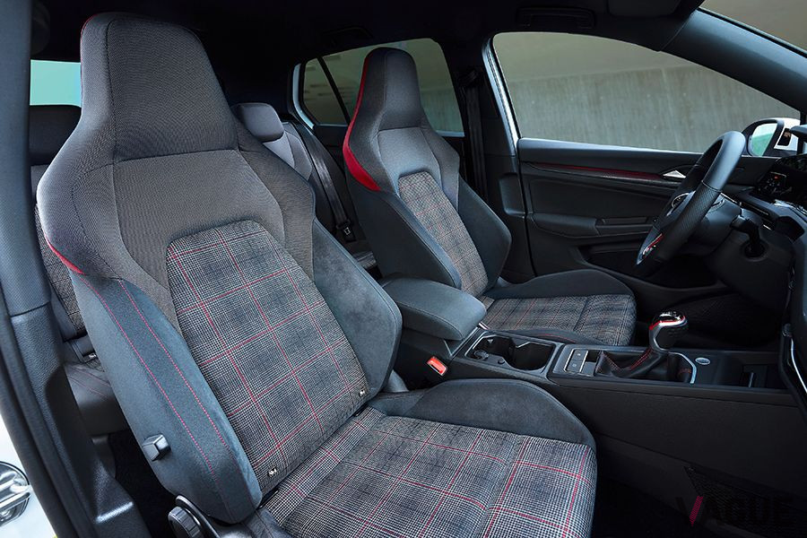 新型8代目「ゴルフGTI」のフロントシート