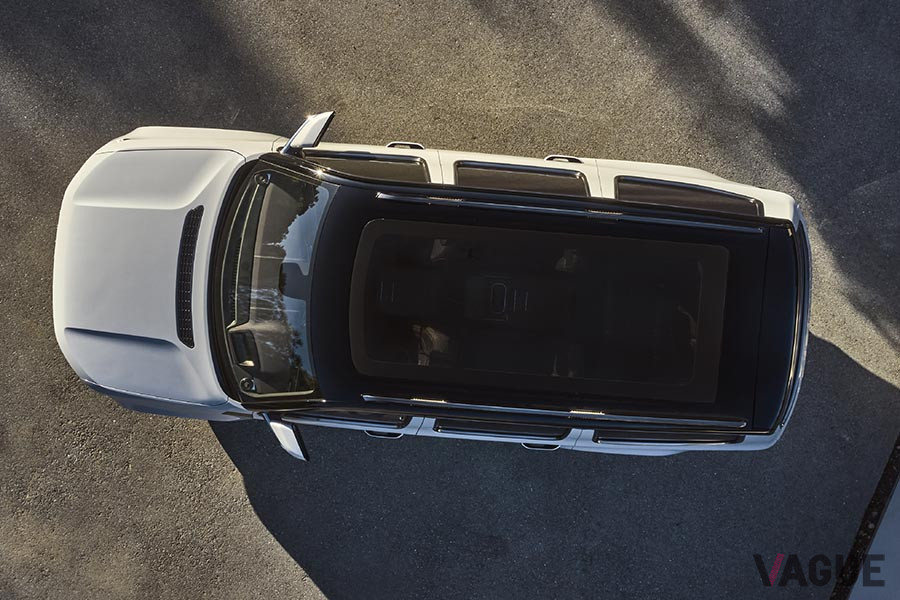 ジープ「グランドワゴニア」。大型ガラスルーフを持つ