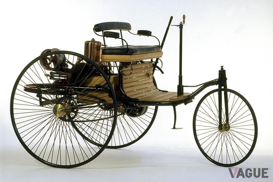 1886年にカール・ベンツがつくったガソリン自動車第1号がこの「パテント・モートルヴァーゲン」だ。シート部分は本革がつかわれているが、当時のままのものではない(c)DAIMLER AG
