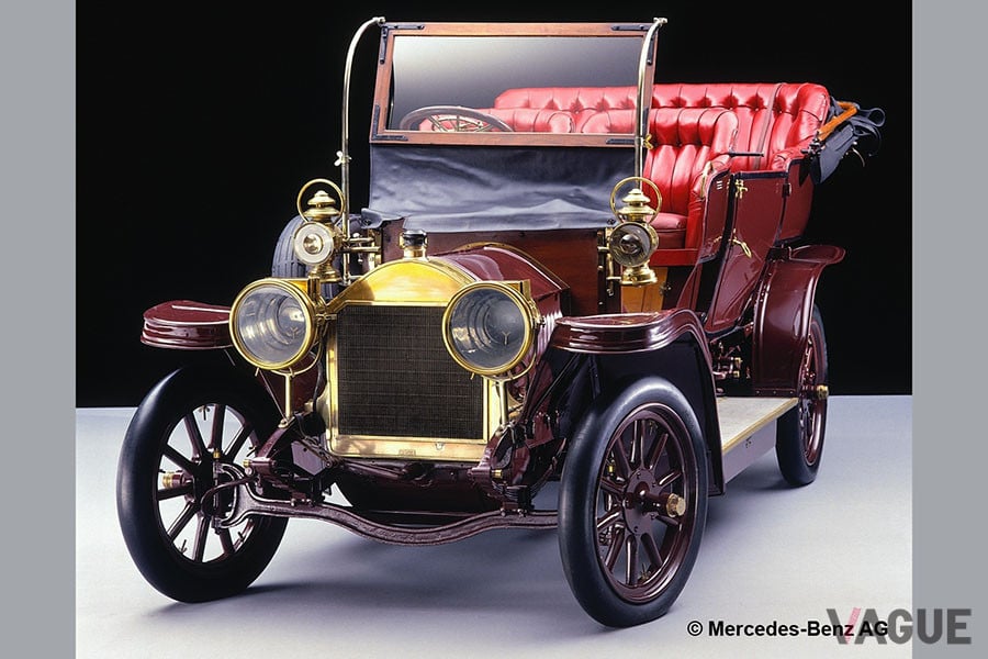 1902年に発売された「ベンツParsifal 12／14ps」。簡易な幌があるがシートは前後とも本革(c)DAIMLER AG