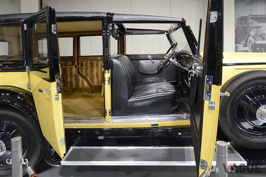 トヨタ博物館に収蔵されている1928年製「イスパノスイザ　32CV H6b」（フランス）。運転席は本革シート、後席は布シートだ
