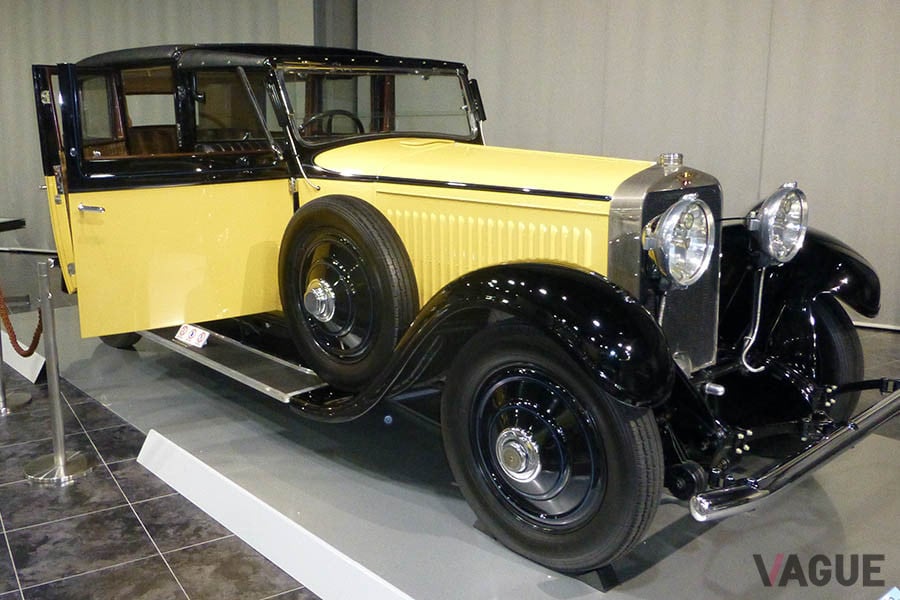 トヨタ博物館に収蔵されている1928年製「イスパノスイザ　32CV H6b」（フランス）。運転席は本革シート、後席は布シートだ