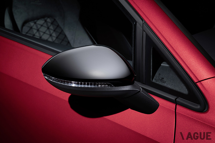 VW新型「ゴルフヴァリアント」のドアミラー