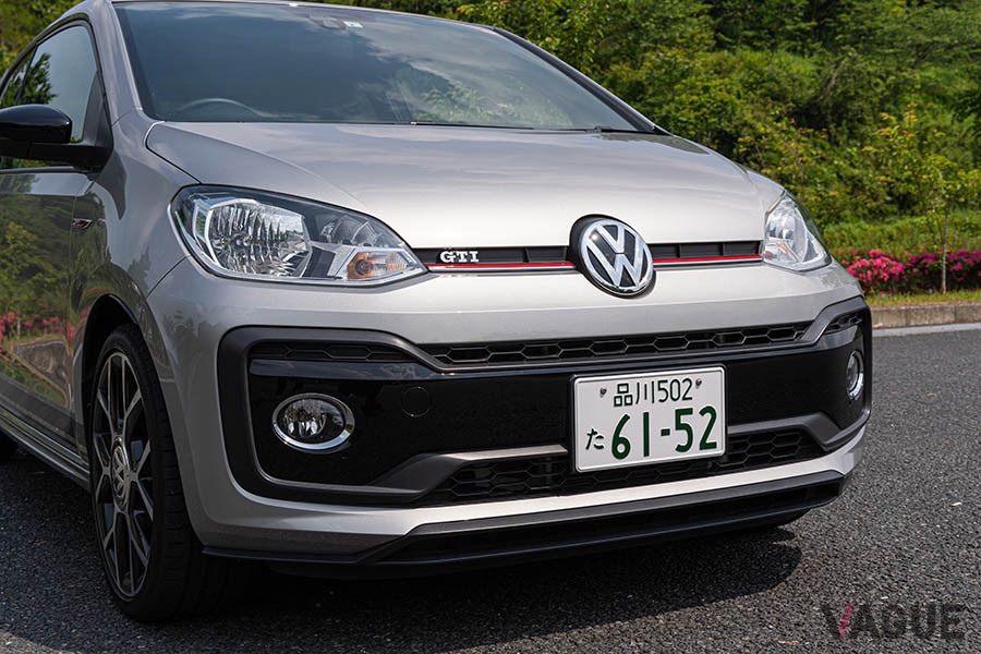 最近ではスマホナビを前提としているクルマも増えてきた。写真はVW「アップ！ GTI」。スマホにVWの「maps＋more」というアプリを入れ、スマホ上でナビやオーディオなどを操作する