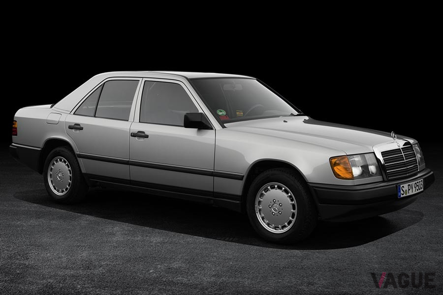 1984年から1997年に販売されたW124型。写真は1987年式メルセデス・ベンツ「300E」