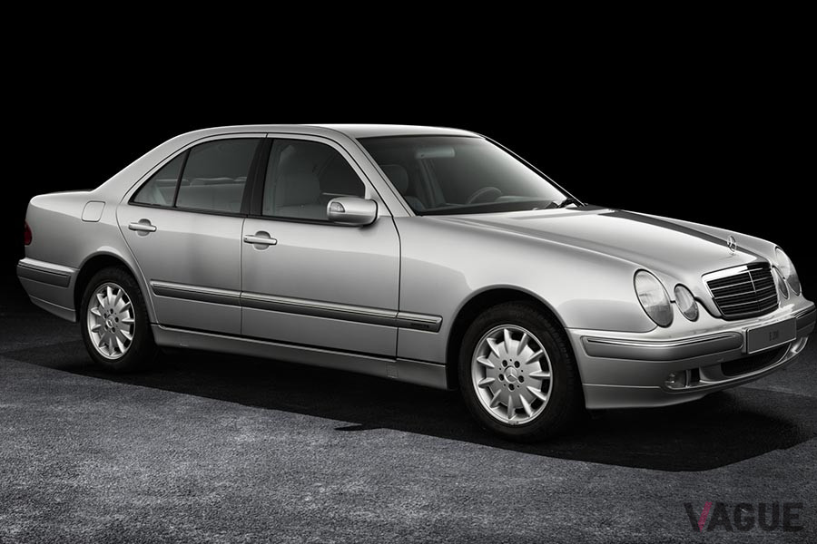 1995年から2002年に販売されたW210型。写真は2000年式メルセデス・ベンツ「E200」