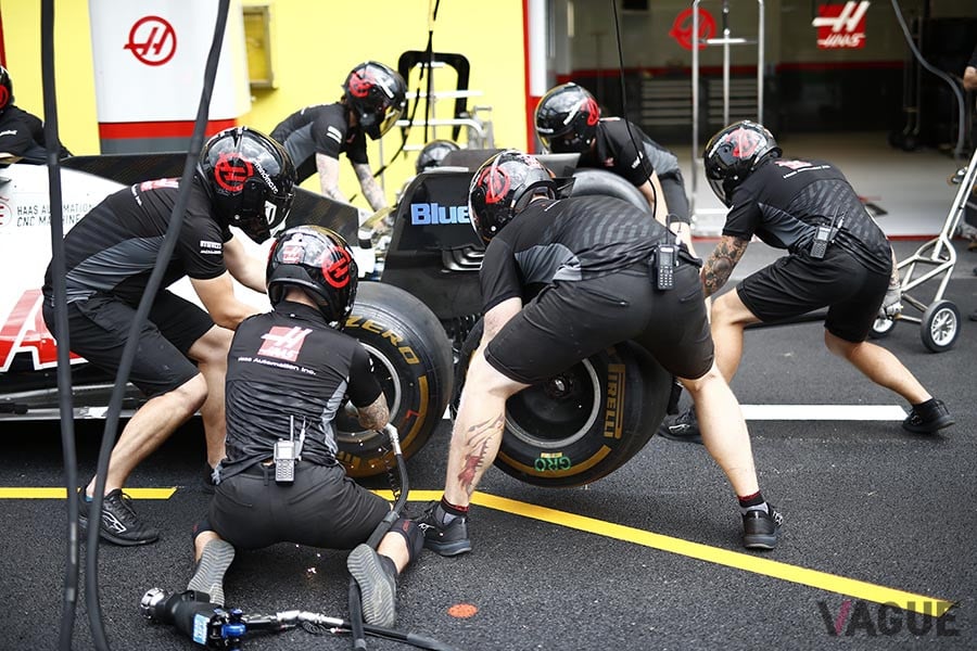 現在もモータースポーツではタイヤに窒素ガスを入れている