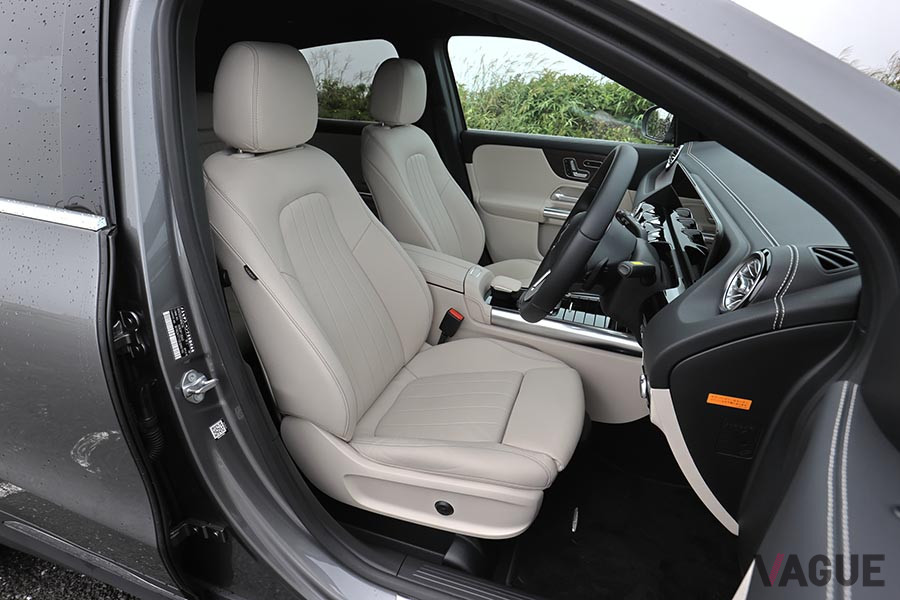 メルセデス・ベンツ「GLA200d 4MATIC」のフロントシート。試乗車はレザーエクスクルーシブパッケージ（オプション：26万3000円）を装備