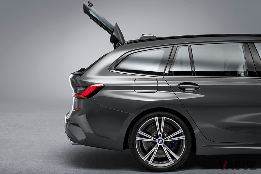 BMW「318iツーリング」はリアゲートのガラス部分だけが単独で開閉可能だ