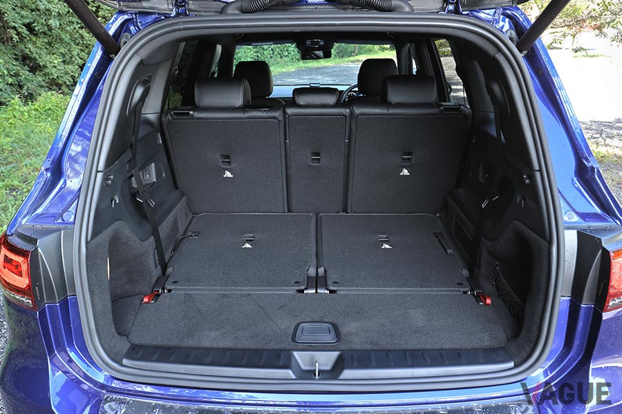 3列目シートを倒せば、フラットな荷室が広がる