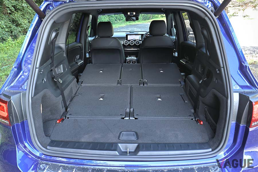 2列目／3列目を倒すと、最大1680リッターと広大な荷室になる